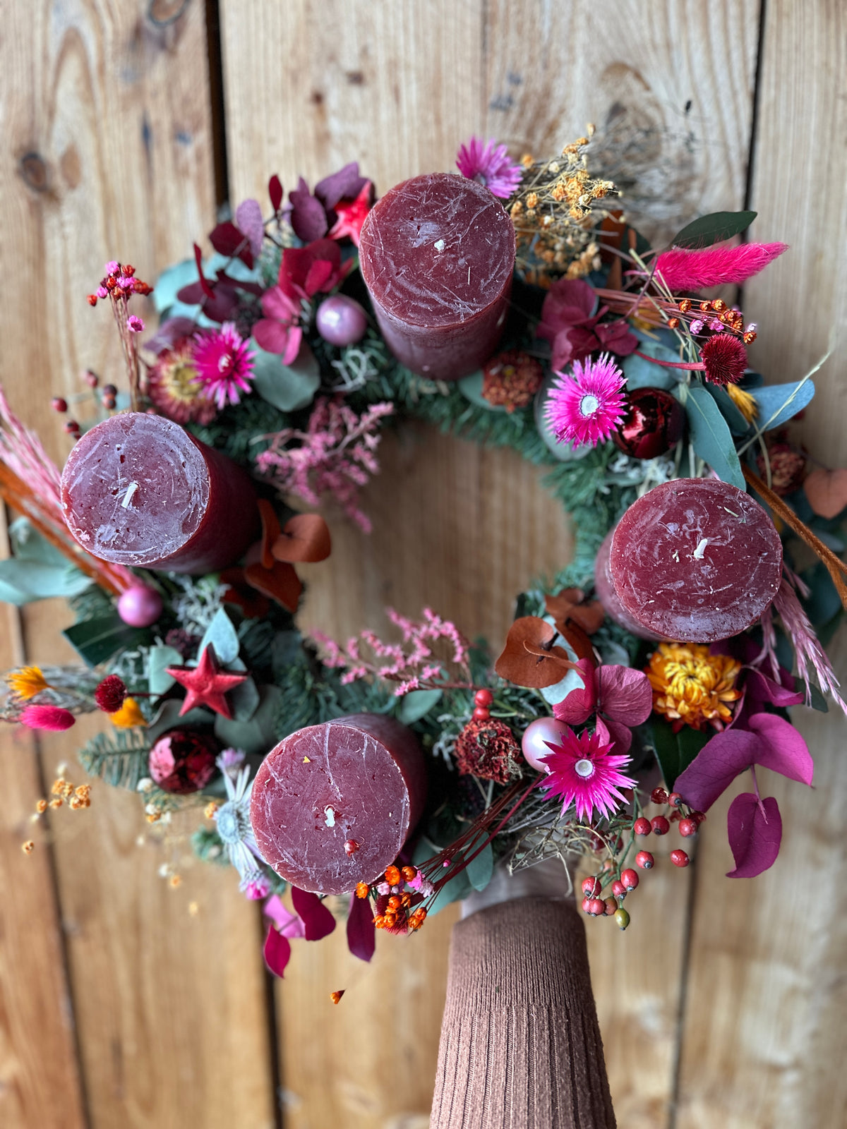 Adventskranz Berry Chic – Trockenblumen & rote Kerzen