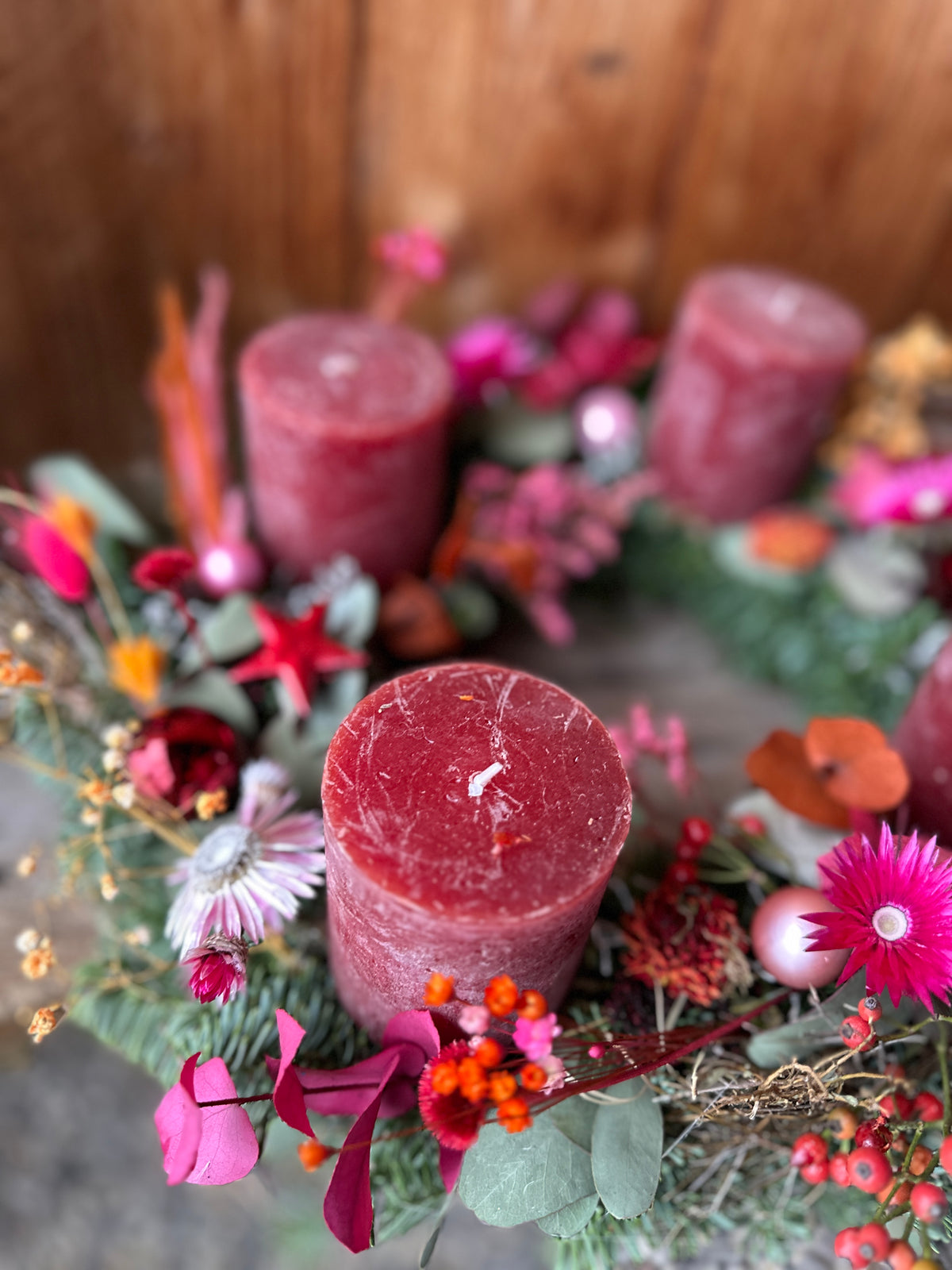 Adventskranz Berry Chic – Trockenblumen & rote Kerzen
