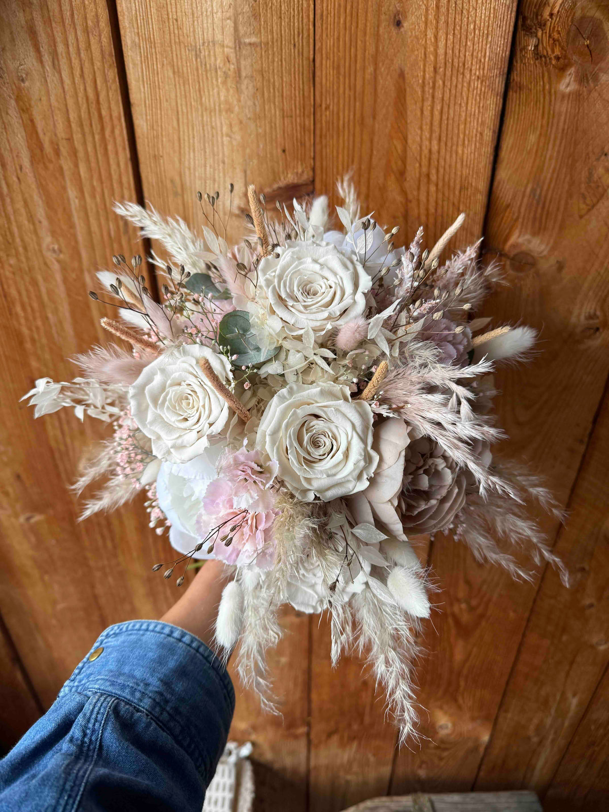 Brautstrauß Boho mit Trockenblumen & Rosen in Creme und Rosé