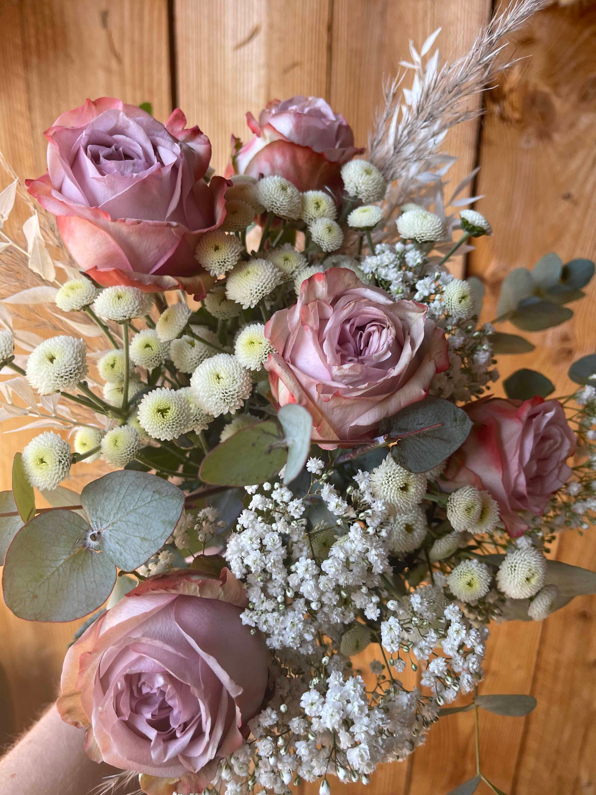Blumenstrauß Romantic Rose – Altrosa Rosen & Schleierkraut – Wild und Schön