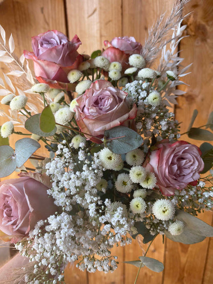 Blumenstrauß Romantic Rose – Altrosa Rosen & Schleierkraut