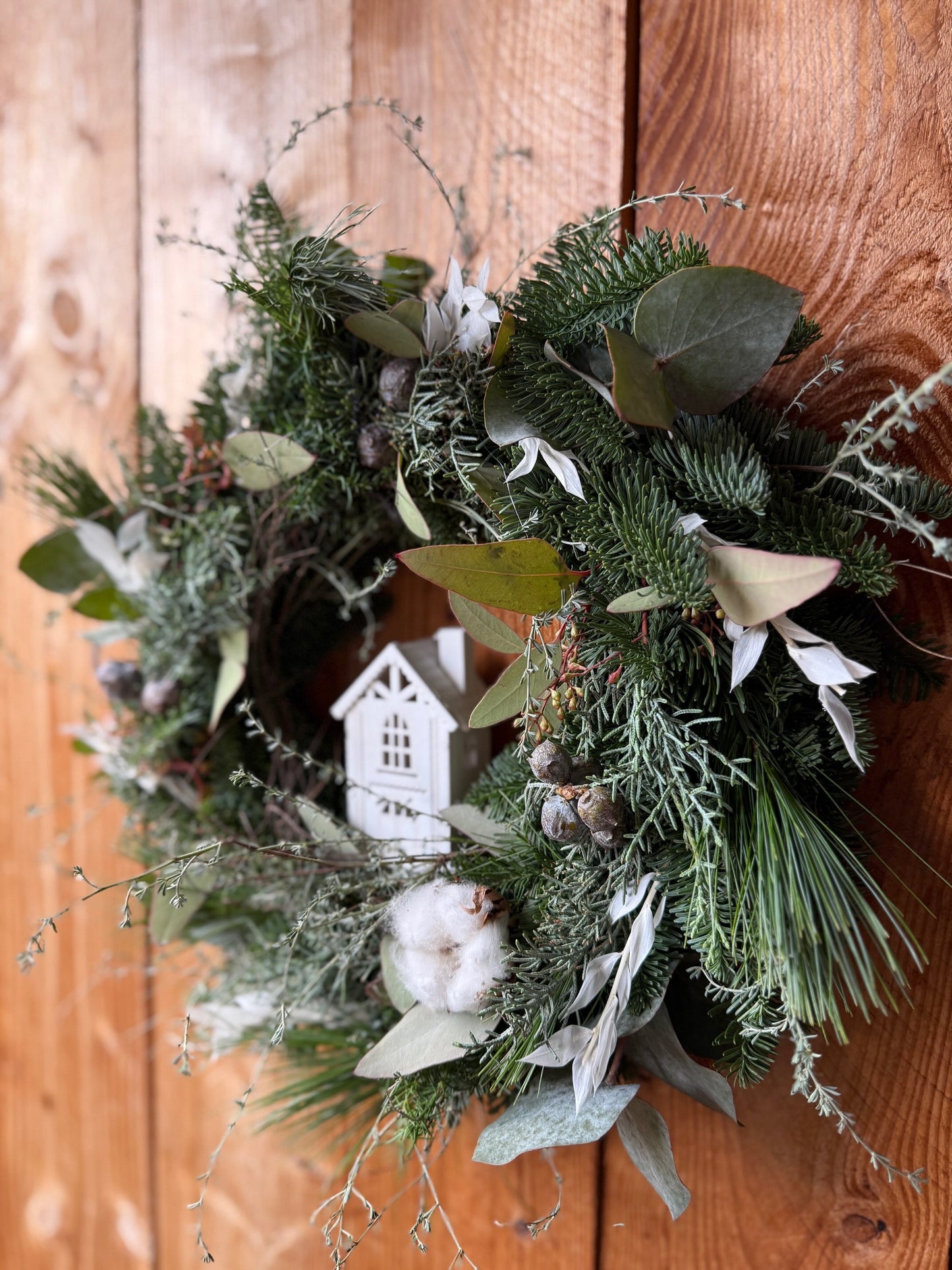 Winter Wreath Snowy Cottage – Natural Wreath with Little House & Cotton