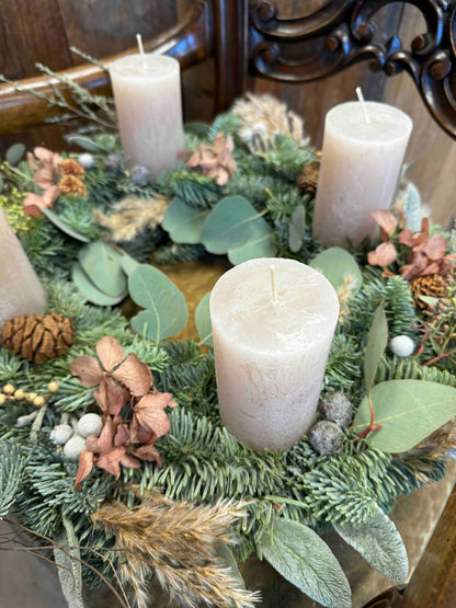 Natural Boho Advent wreath with dried flowers, moss & eucalyptus – Beige candles