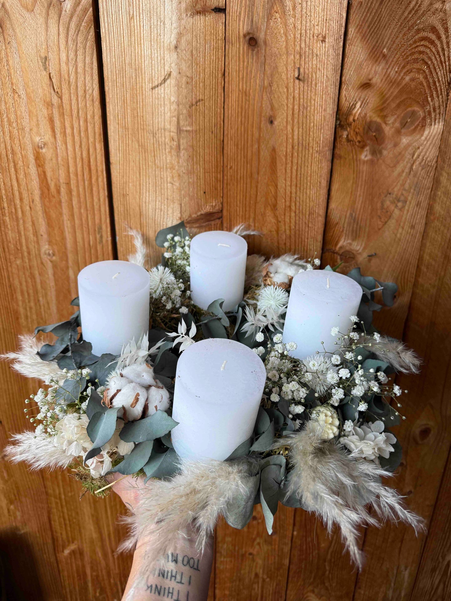 Adventskranz Skandi Natural – Weiß mit Eukalyptus & Trockenblumen